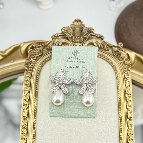 ๐ธ Atterri Flower Pearl Drop Earrings ๐ธ - Picture 1 of 8